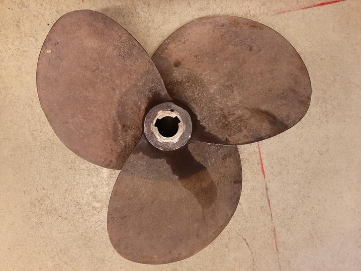 Schroef bootschroef linksdraaiend 3blads 48-34mm brons, Watersport en Boten, Bootonderdelen, Gebruikt, Motor en Techniek, Ophalen