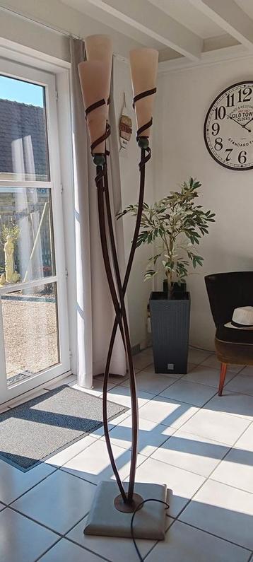 Staande  design lamp beschikbaar voor biedingen