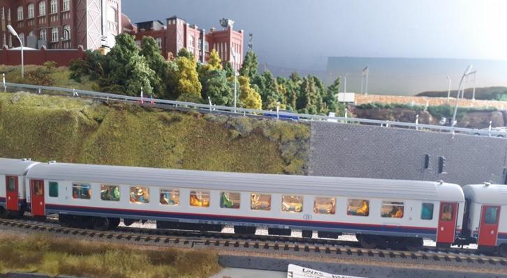 NMBS I10 New Look merk Heris, Hobby en Vrije tijd, Modeltreinen | H0, Zo goed als nieuw, Wagon, Gelijkstroom, Overige merken, Analoog