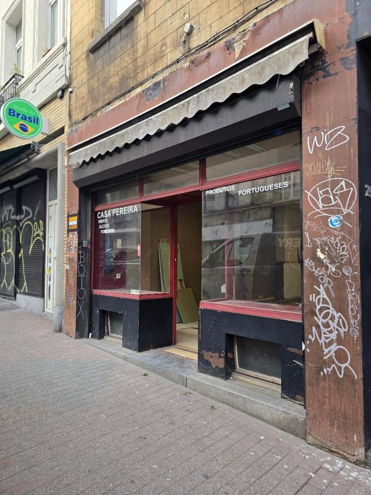 Commerciële begane grond te huur 1100€, Immo, Appartementen en Studio's te huur, Brussel, 50 m² of meer