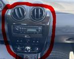 Dacia Duster  centerconsole afdekkap (mk 1 van 2010 ---), Ophalen, Gebruikt, Dacia