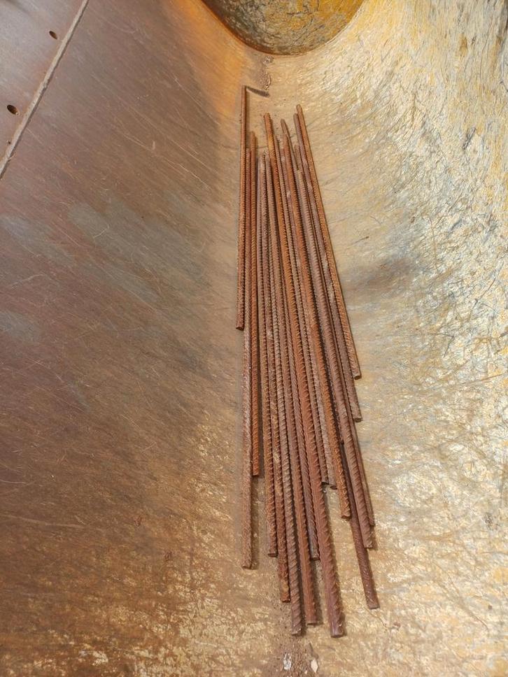 Allerlei maten en diktes betonijzer te koop, Doe-het-zelf en Bouw, Metalen, Zo goed als nieuw, Ophalen
