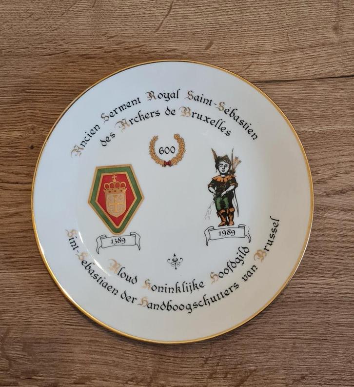 Koninklijke eed van Sint Sebastiaan Boogschutters van Brusse, Antiek en Kunst, Antiek | Porselein, Ophalen of Verzenden