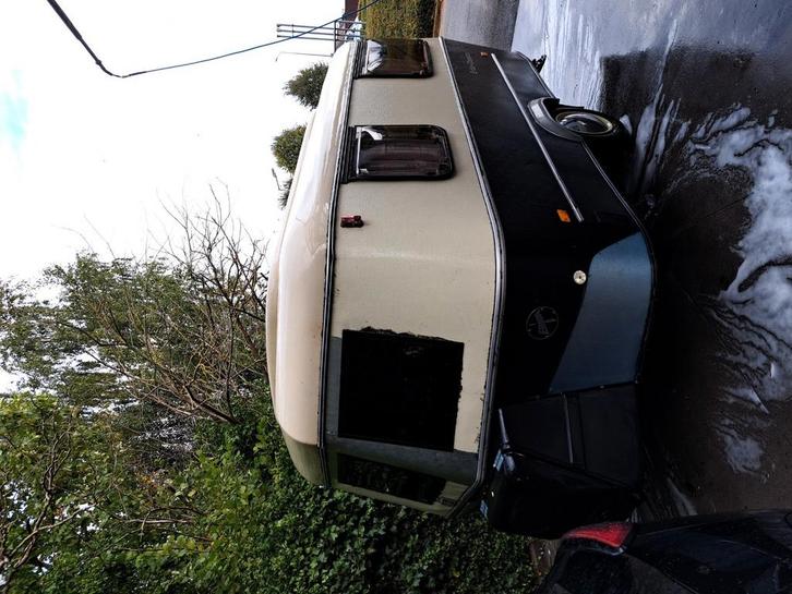 Eriba Touring met Kampa pop air tent, Caravans en Kamperen, Caravans, Particulier, Treinzit, Eriba, Vast bed, Kachel, Koelkast