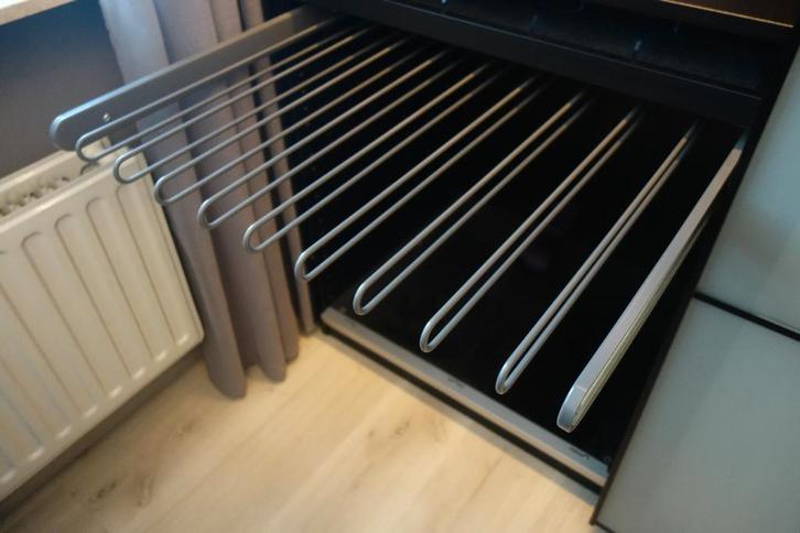 2 metalen broekhangers voor IKEA PAX kast van 75 cm, Huis en Inrichting, Kasten | Kleerkasten, Ophalen