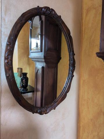 Zeer mooie spiegel met houten frame. beschikbaar voor biedingen
