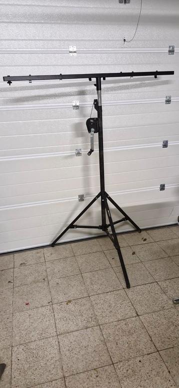 Wind up statief met T - bar 2 stuks prijs per stuk beschikbaar voor biedingen