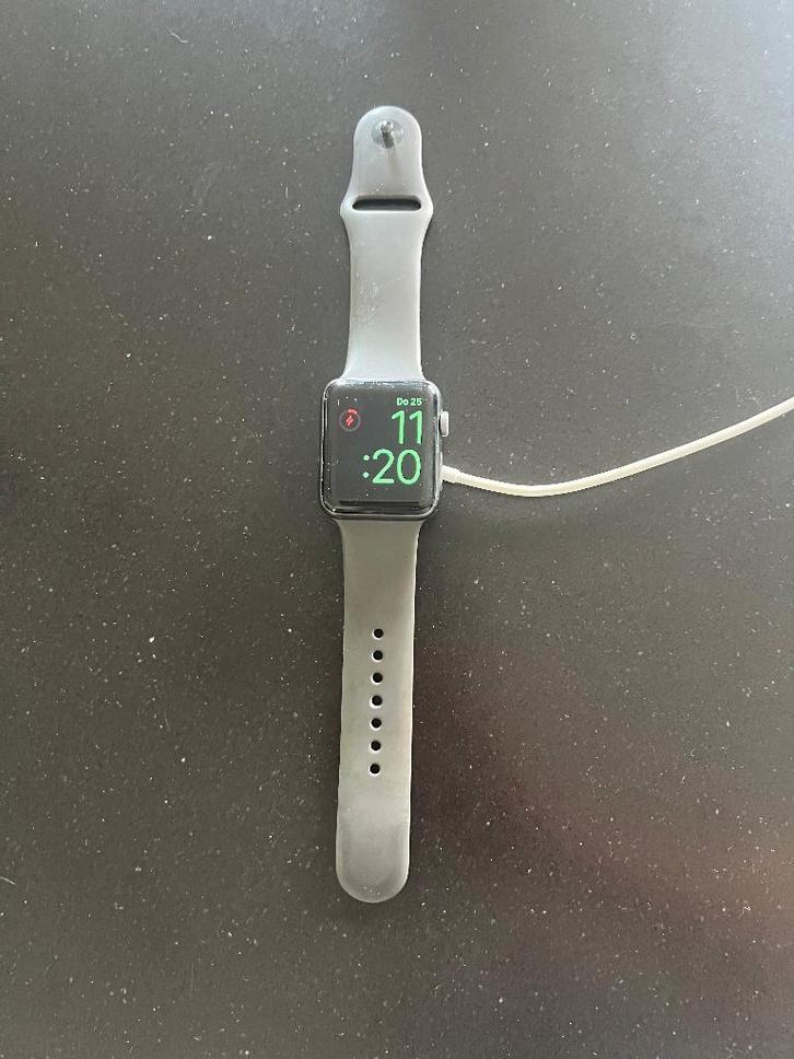 Apple Watch 3 grijs 42mm, Handtassen en Accessoires, Smartwatches, Gebruikt, iOS, Grijs, Afstand, Calorieverbanding, Conditie