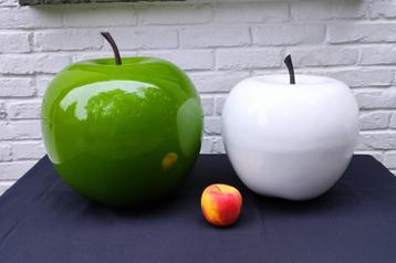 Appels. Groen H.36cm. Wit H.30cm. Hoogglans. beschikbaar voor biedingen