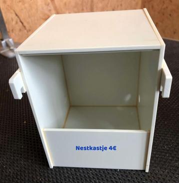 Halfopen nestkastje beschikbaar voor biedingen
