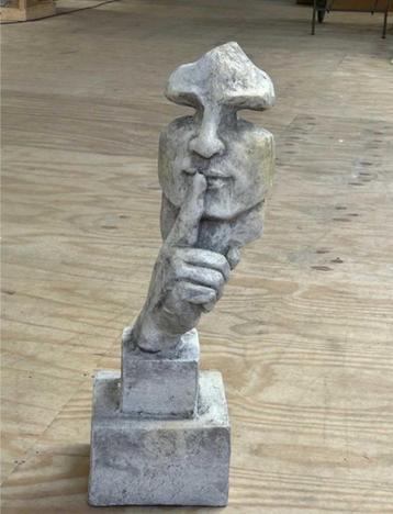 Sculptuur Design beeld (op sokkel) beschikbaar voor biedingen