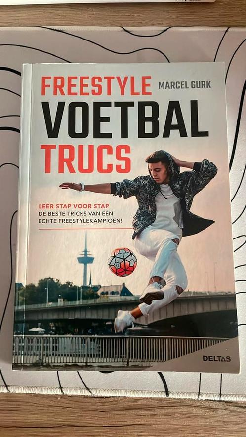 Marcel Gurk - Freestyle voetbaltrucs, Boeken, Sportboeken, Zo goed als nieuw, Ophalen