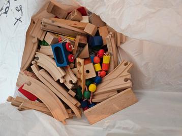 Houten speelgoed beschikbaar voor biedingen