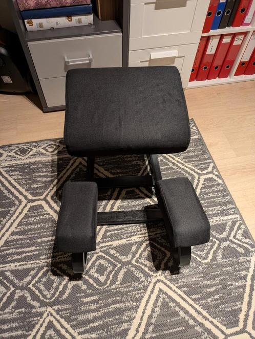 Kniestoel om aan bureau te zitten. Zo goed als nieuw., Huis en Inrichting, Bureaustoelen, Zo goed als nieuw, Bureaukruk, Zwart
