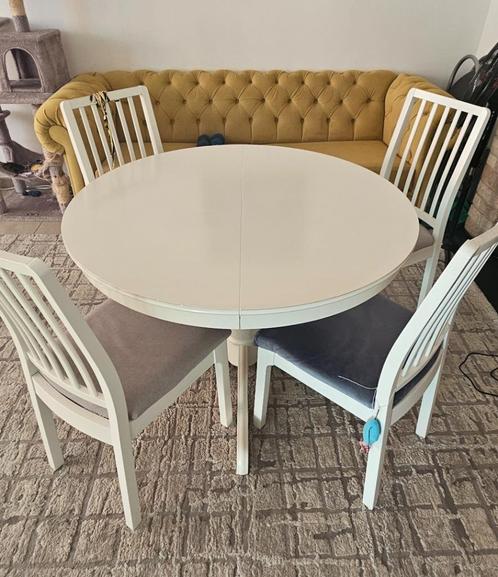 Te koop IKEA uitschuifbare tafel + 4 stoelen, Huis en Inrichting, Tafels | Eettafels, Gebruikt, Ophalen