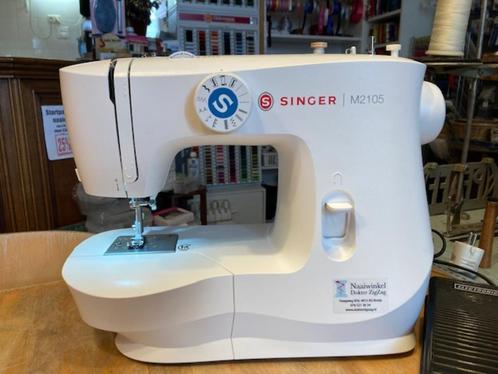 Singer M2105 naaimachine - IN NIEUWSTAAT, Hobby en Vrije tijd, Naaimachines en Toebehoren, Zo goed als nieuw, Naaimachine, Singer