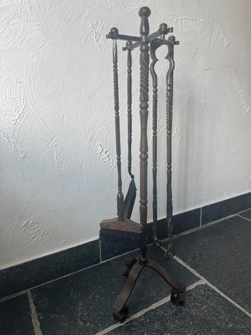 Authentiek vintage haardstel / openhaardset in smeedijzer beschikbaar voor biedingen