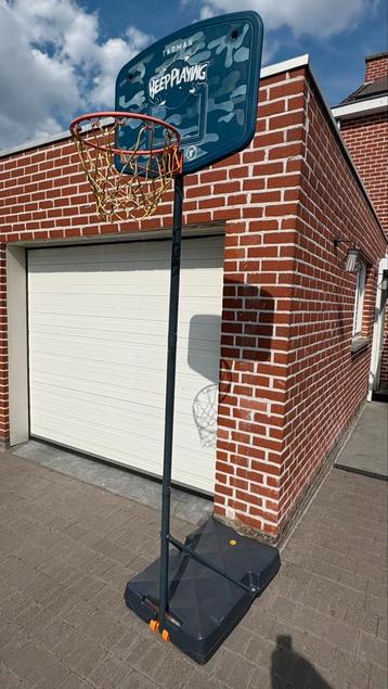 Basketbalpaal beschikbaar voor biedingen