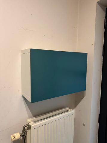 Mooie wandkast in goede staat beschikbaar voor biedingen