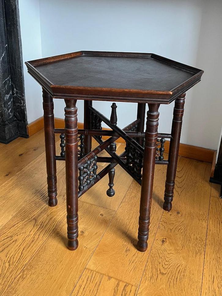 Petite table orientaliste, Maison & Meubles, Tables | Tables d'appoint, Utilisé, Autres formes, 45 à 60 cm, 55 à 75 cm, Bois, Enlèvement