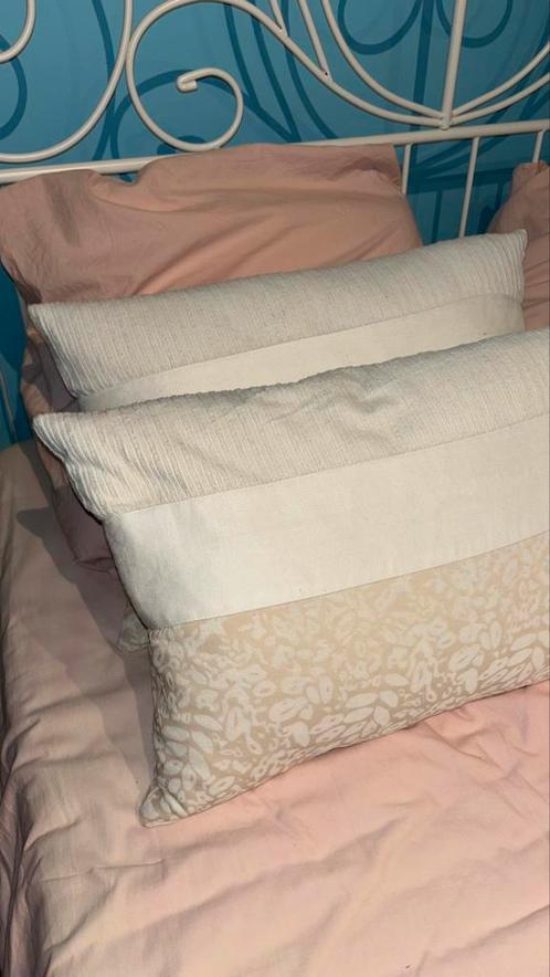 Witte IKEA sierkussens, rechthoekig, Huis en Inrichting, Woonaccessoires | Kussens, Zo goed als nieuw, Rechthoekig, Ophalen