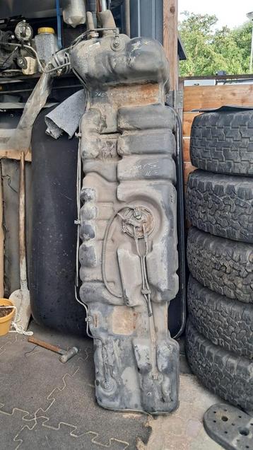 Benzinetank van chevrolet avalanche met pomp beschikbaar voor biedingen