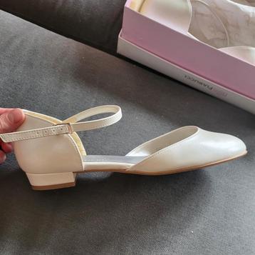 Bruidschoenen maat 40 (7) in wit glanzend off whithe beschikbaar voor biedingen