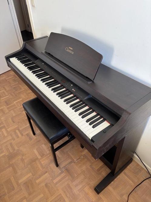 Yamaha Clavinova CLP-820 digitale piano, Muziek en Instrumenten, Piano's, Gebruikt, Piano, Bruin, Ophalen