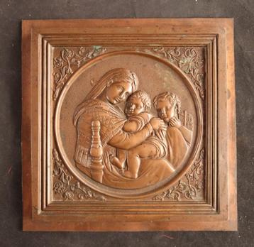 Zware antieke reliëf plaquette beschikbaar voor biedingen