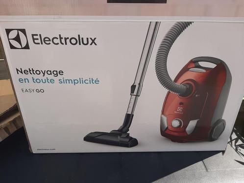 Stofzuiger Electrolux Easy go met toebehoren in doos, Elektronische apparatuur, Stofzuigers, Zo goed als nieuw, Stofzuiger, Stofzak