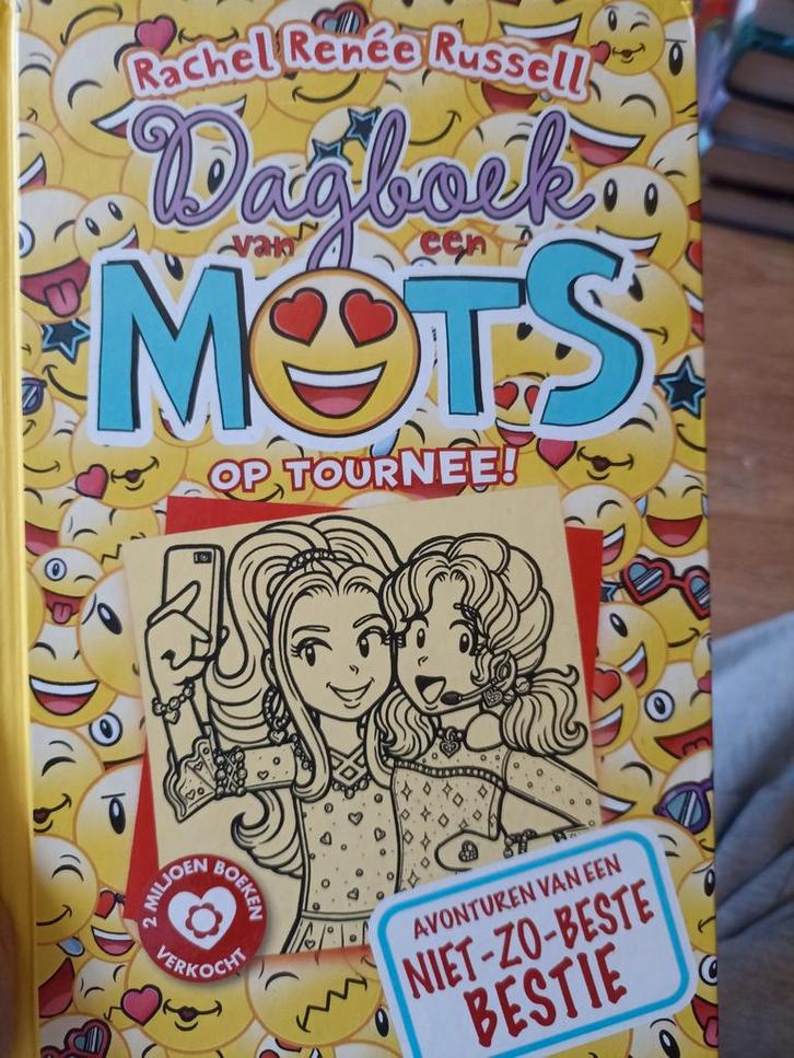 Rachel Renée Russell - Op tourNEE!, Boeken, Kinderboeken | Jeugd | 10 tot 12 jaar, Zo goed als nieuw, Ophalen of Verzenden