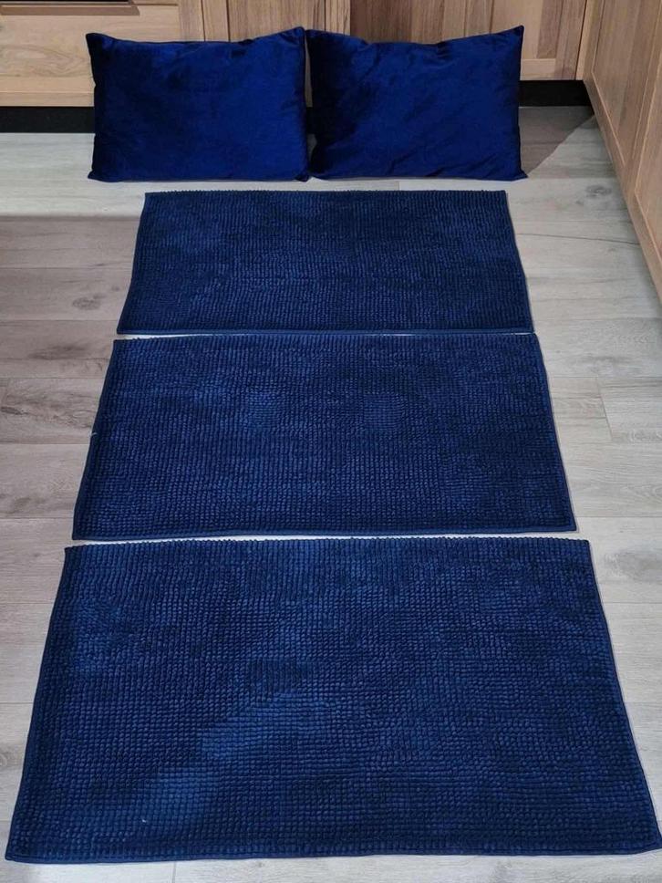 3 Grote Badmatten + 2 Sierkussens in Blauw (-> Samen 10 €), Huis en Inrichting, Badkamer | Badtextiel en Accessoires, Blauw, Ophalen