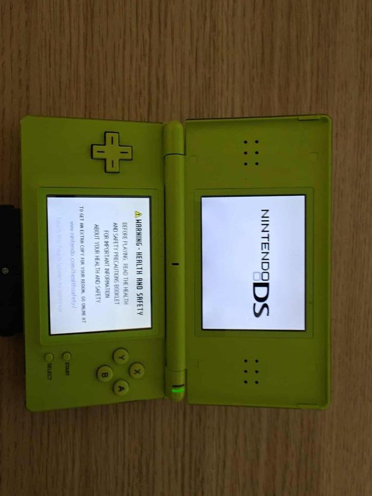 Nintendo DS lite groen + games, Games en Spelcomputers, Spelcomputers | Nintendo DS, Zo goed als nieuw, DS Lite, Groen, Met games