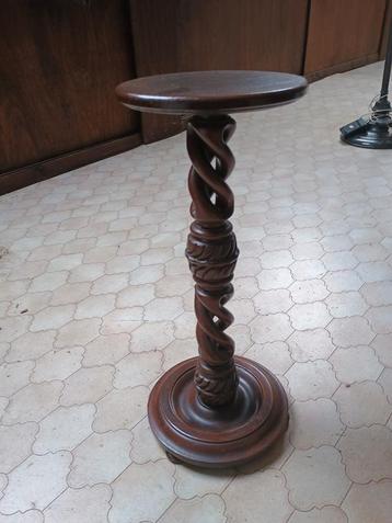 Vintage pied de stalle beschikbaar voor biedingen