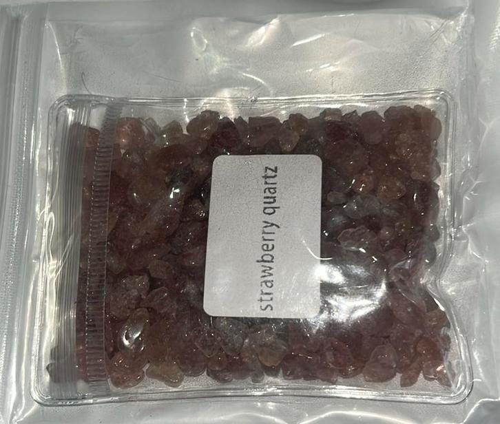 Zakje Aardbeienkwarts - 56gram, Verzamelen, Mineralen en Fossielen, Mineraal, Ophalen of Verzenden