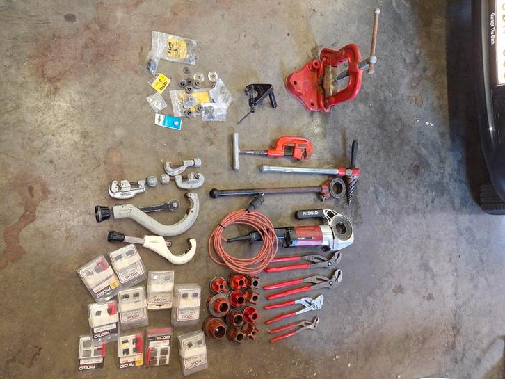 RIDGID DRAADSNIJMACHINE MET HEEL VEEL RESERVE ONDERDELEN, Doe-het-zelf en Bouw, Overige Doe-Het-Zelf en Bouw, Gebruikt, Ophalen