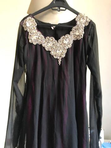 Robe de soirée  beschikbaar voor biedingen