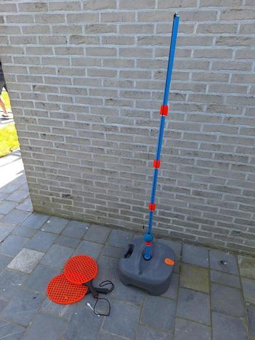 Swingbal tennisbaan + 2 raketten beschikbaar voor biedingen