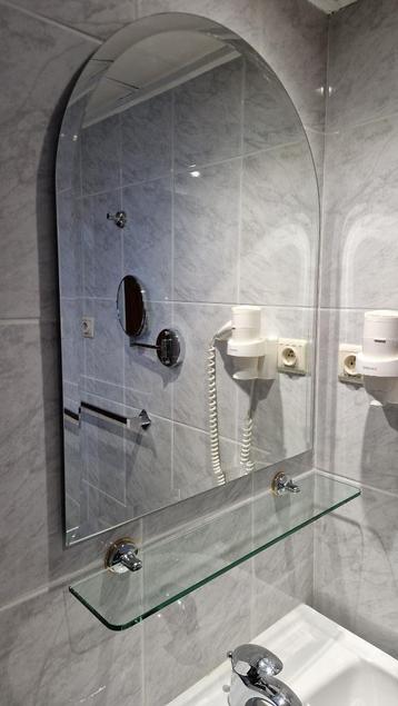 Miroir de salle de bain 60cm largeur / 78cm hauteur. beschikbaar voor biedingen