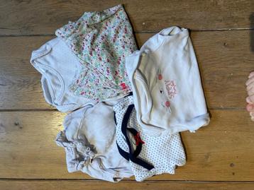 Vêtements bébé fille 52/56 beschikbaar voor biedingen