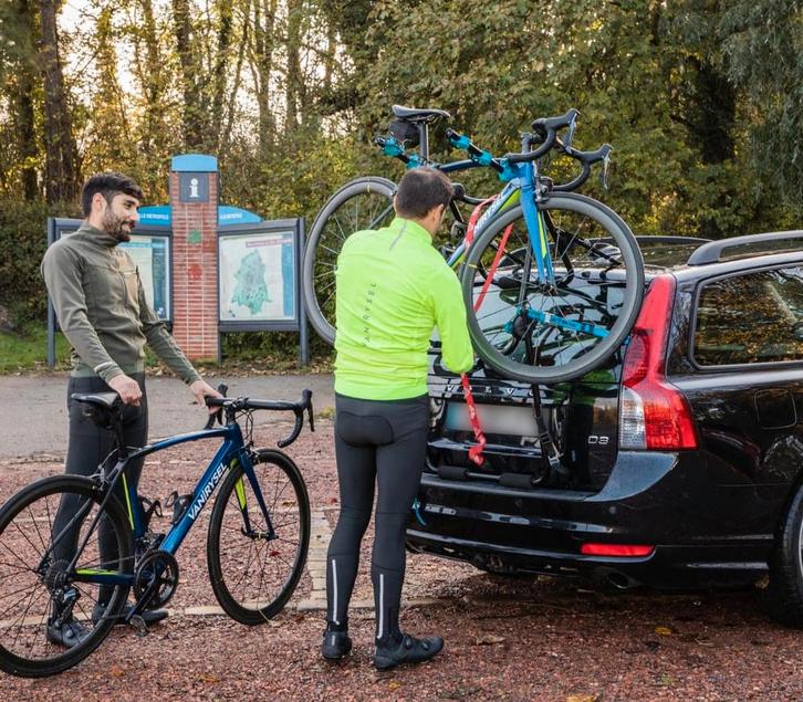 320 fietshackback-fietsenrek voor 2-3 fietsen te huur, Auto diversen, Fietsendragers, Zo goed als nieuw