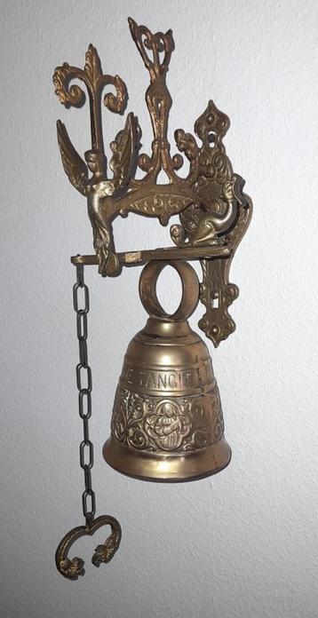 kloosterbel beschikbaar voor biedingen