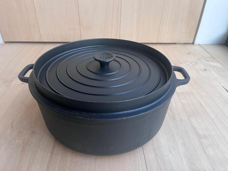 Gietijzeren stoofpot Invicta – 32 cm, Huis en Inrichting, Keuken | Potten en Pannen, Gebruikt, Overige typen, Gietijzer, Inductieplaat