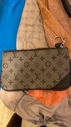 Pochette Louis Vuitton, Handtassen en Accessoires, Portemonnees, Overige merken, Leder, Zo goed als nieuw, Zwart