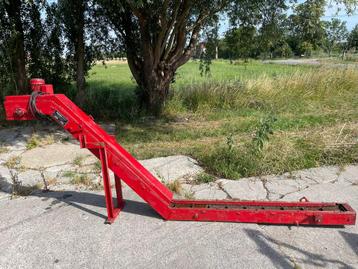Opwaartse transportband beschikbaar voor biedingen