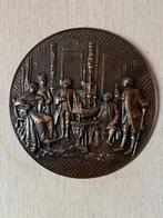 ZEER GROTE DECORATIEVE KOPEREN SCHAAL MET REPOUSSE-MOTIEF, Antiek en Kunst, Antiek | Brons en Koper, Ophalen