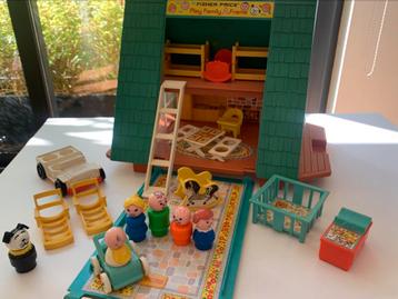 Fisher Price Play Family A Frame buitenhuis beschikbaar voor biedingen