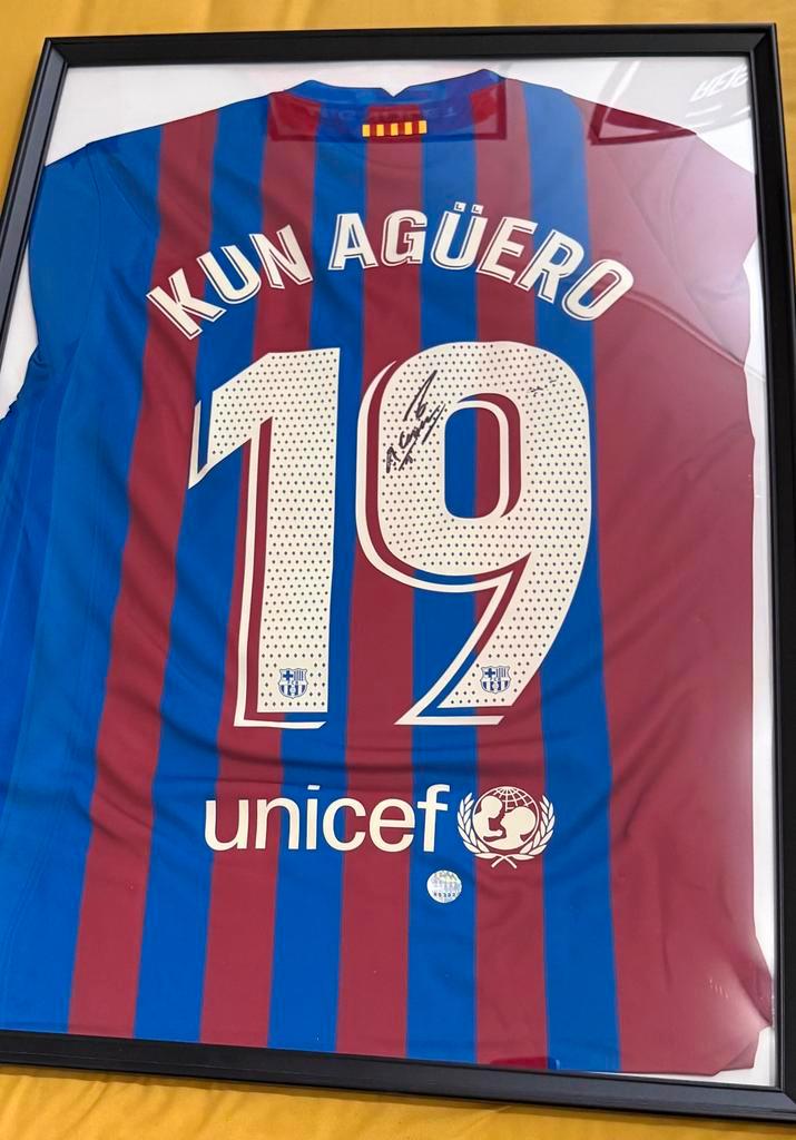 Gesigneerd shirt Agüero, Verzamelen, Sportartikelen en Voetbal, Zo goed als nieuw, Shirt, Ophalen of Verzenden