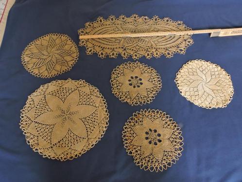 vintage kanten onderleggers / napperons beige en witte, Antiek en Kunst, Antiek | Tapijten, Tafelkleden en Textiel, Ophalen of Verzenden