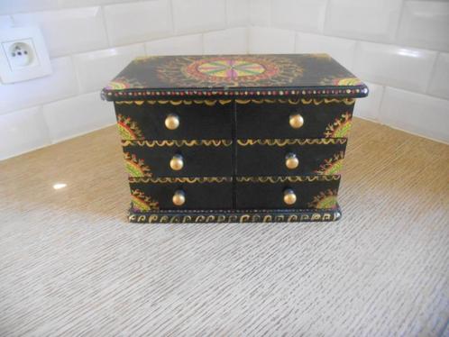 Juwelendoos (versierde houten kist) C, Handtassen en Accessoires, Ringen, Ophalen of Verzenden